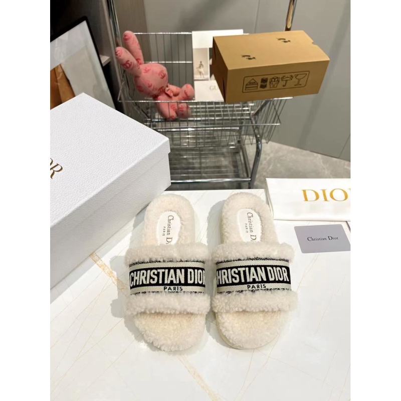 ch**an D*or slippers